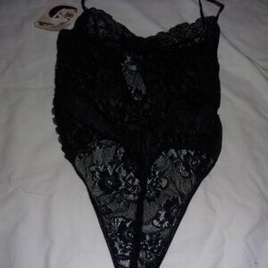 NWT GO FIGURE INTIMATES BLACK LACE THONG LINGERIE S